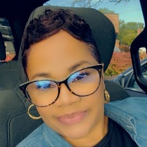 Meet your Posher, Leah